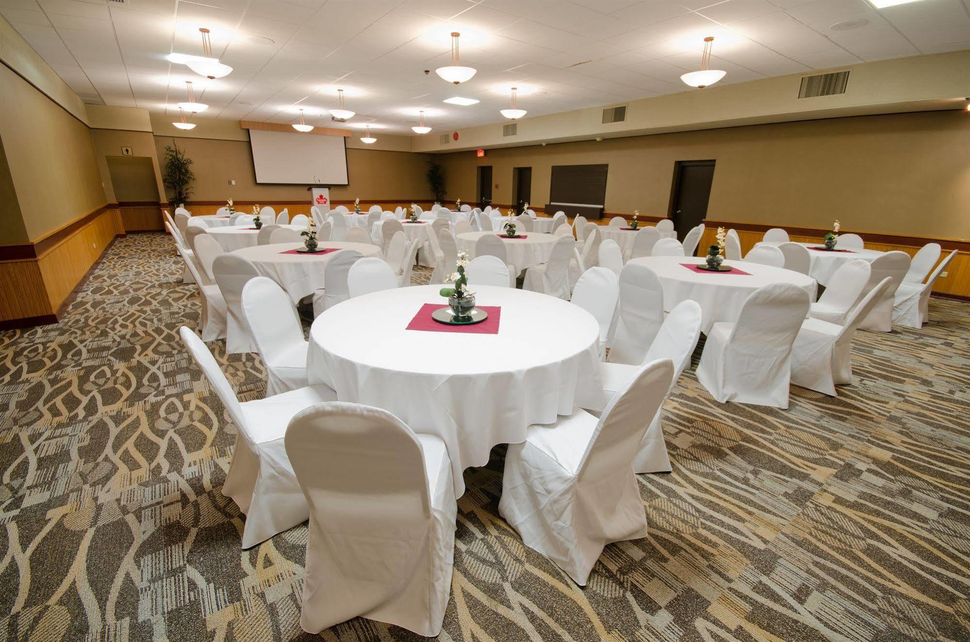 Canad Inns Destination Centre Windsor Park Winnipeg Esterno foto