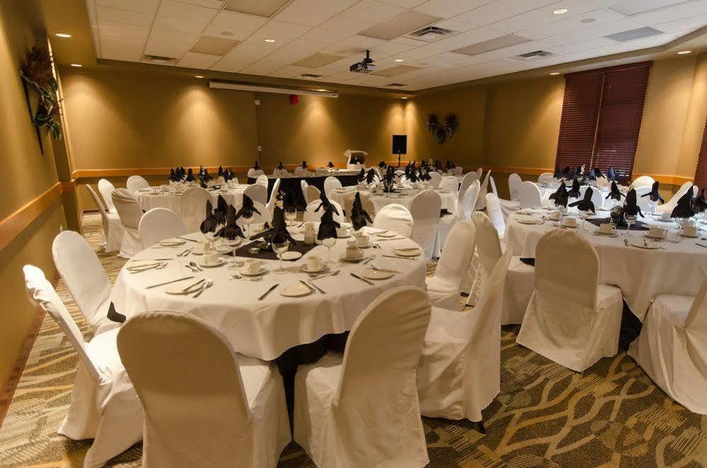 Canad Inns Destination Centre Windsor Park Winnipeg Esterno foto